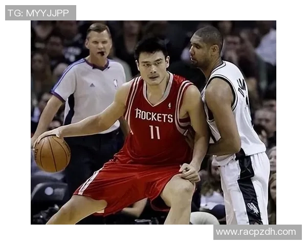 姚明传奇生涯回顾：从中国篮球巨星到NBA名人堂的辉煌之路