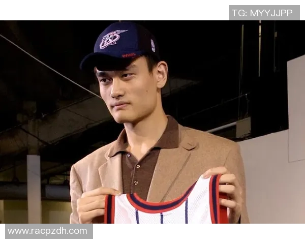 姚明球衣手绘艺术作品展现篮球传奇与个人风格的完美结合 姚明球衣手绘艺术作品展现篮球传奇与个人风格的完美结合